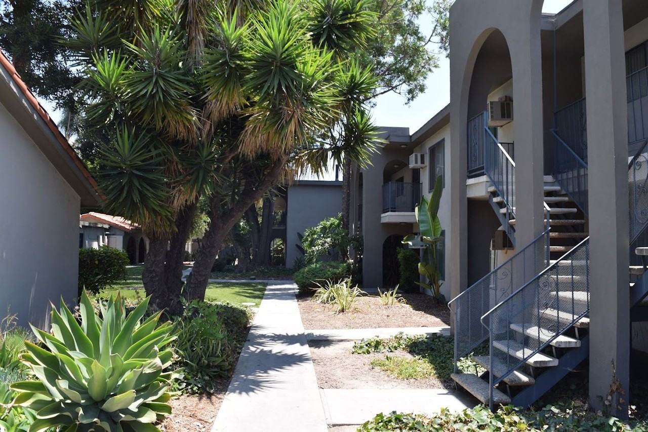 Vio Cerritos - Photo 6 of 28