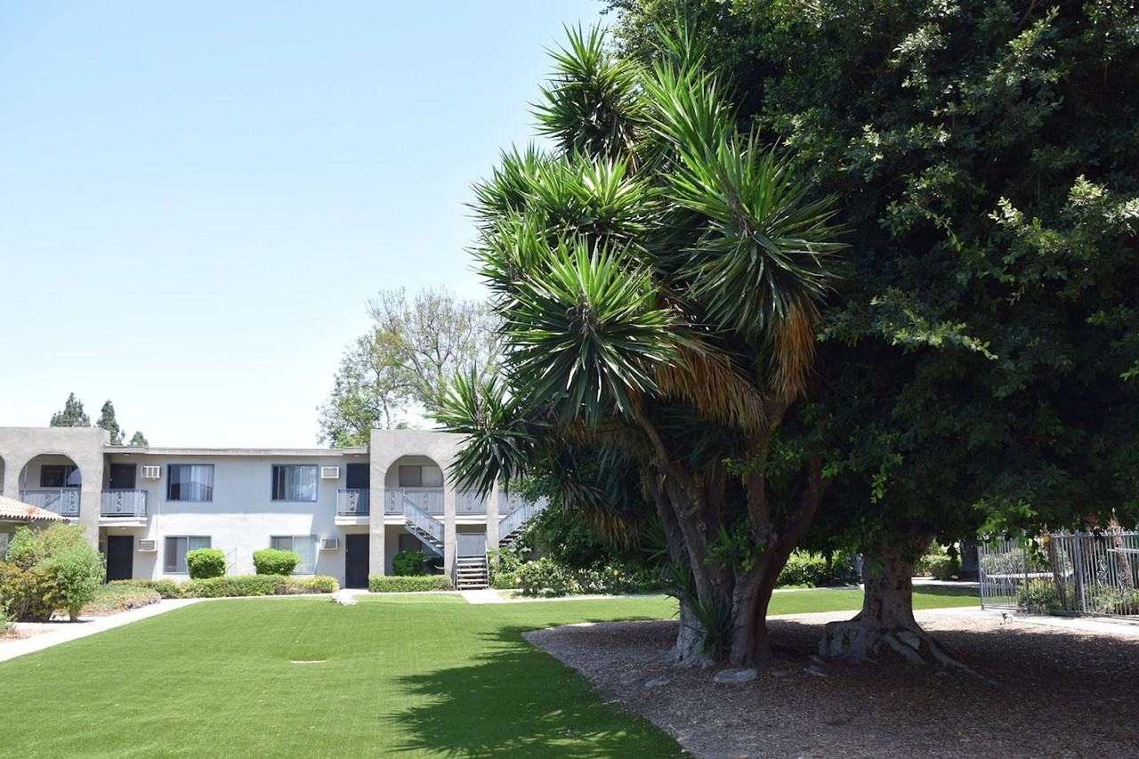 Vio Cerritos - Photo 7 of 28