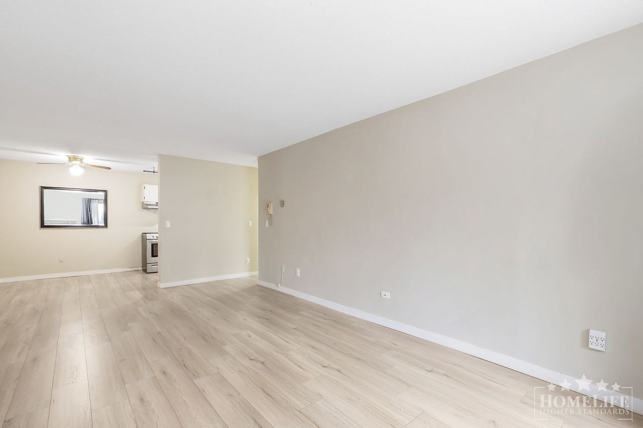 9682 134 St - Photo 4 of 17