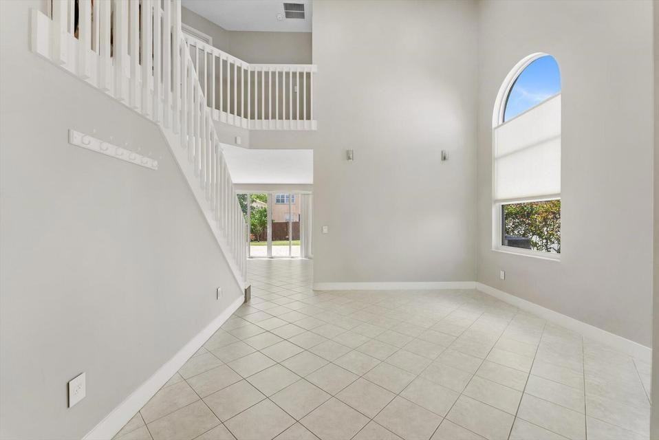 9825 Scribner Ln - Photo 4 of 24