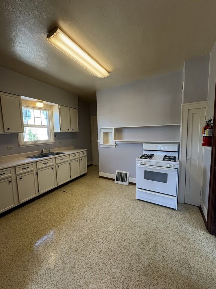 324 W Spruce St #328 - Photo 5 of 15