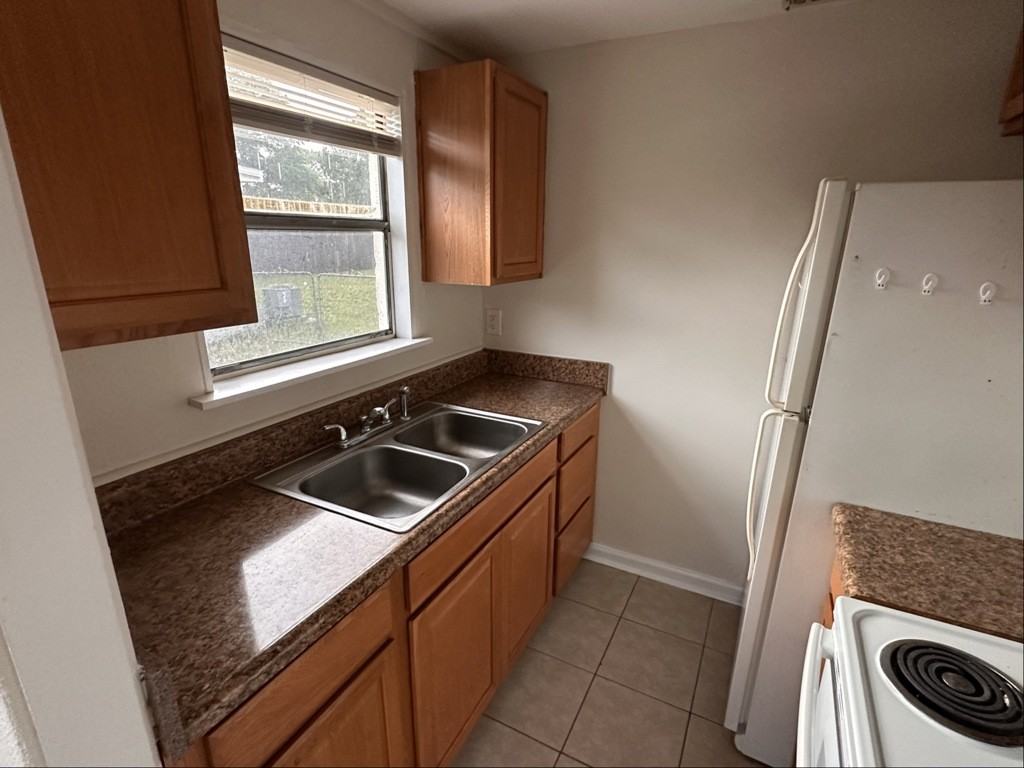310 Washington Ave #A - Photo 3 of 10