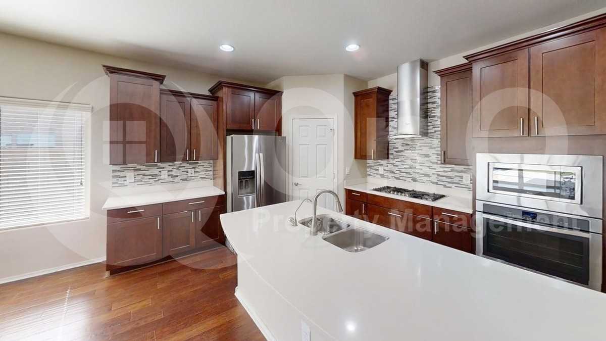 1015 W Spur Dr - Photo 2 of 22
