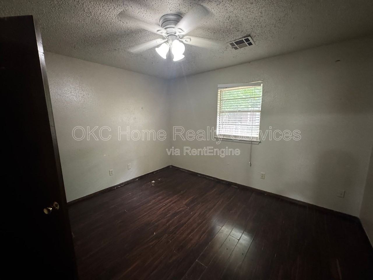 915 Delmar Cir - Photo 4 of 8