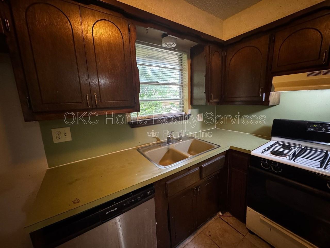 915 Delmar Cir - Photo 7 of 8