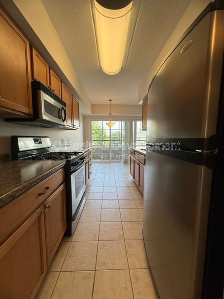 17212 Oak Park Ave #2SE - Photo 5 of 26