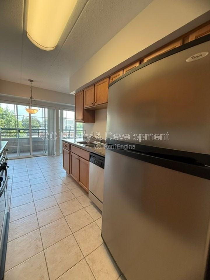 17212 Oak Park Ave #2SE - Photo 6 of 26