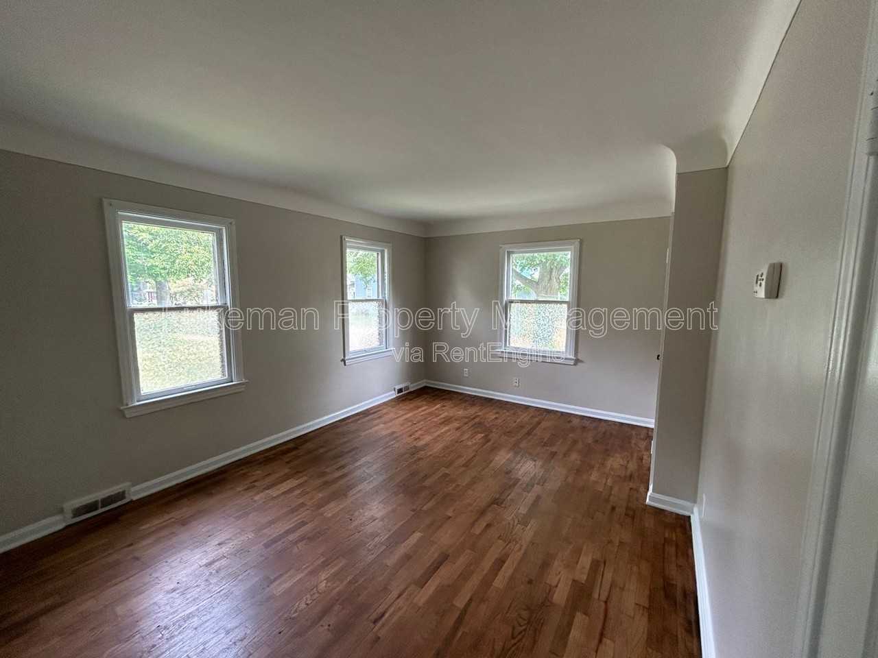 1410 Oak St #1 - Photo 3 of 16