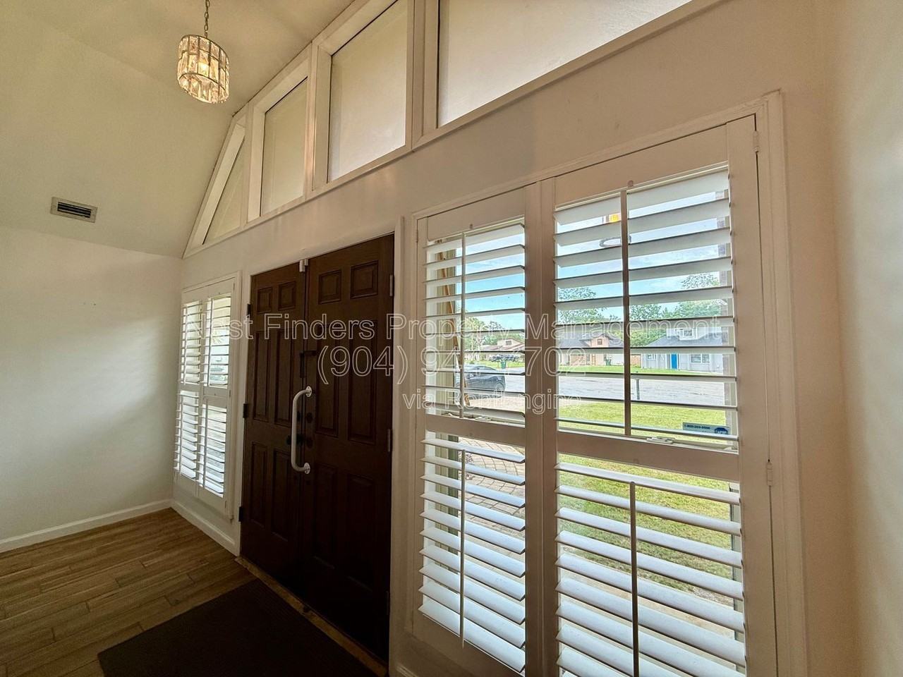 7007 Holiday Hill Ct - Photo 4 of 32