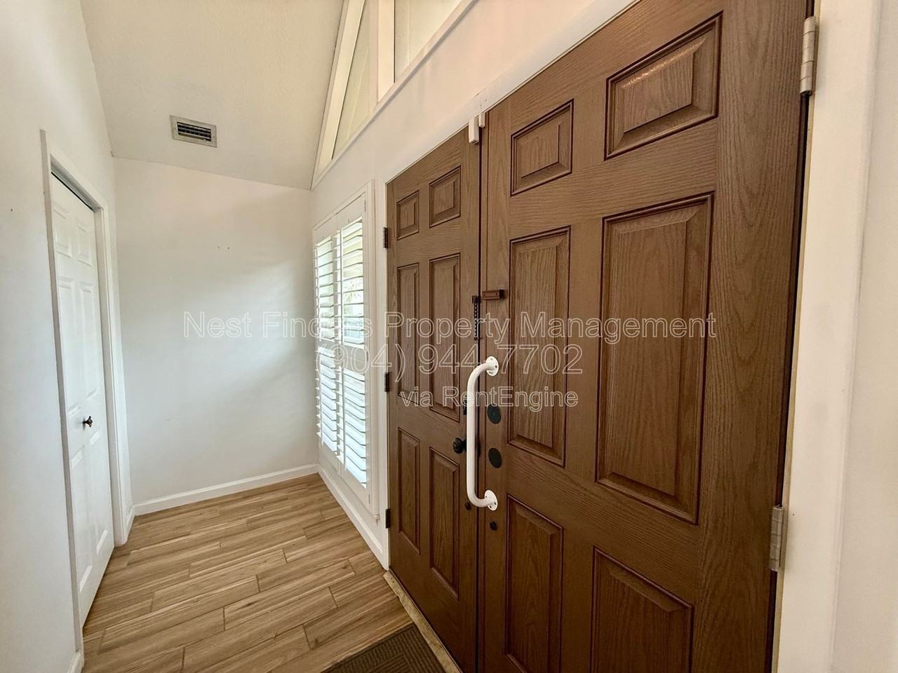 7007 Holiday Hill Ct - Photo 5 of 32