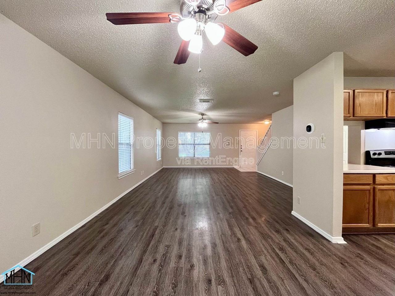 8143 Chestnut Manor Dr - Photo 7 of 33