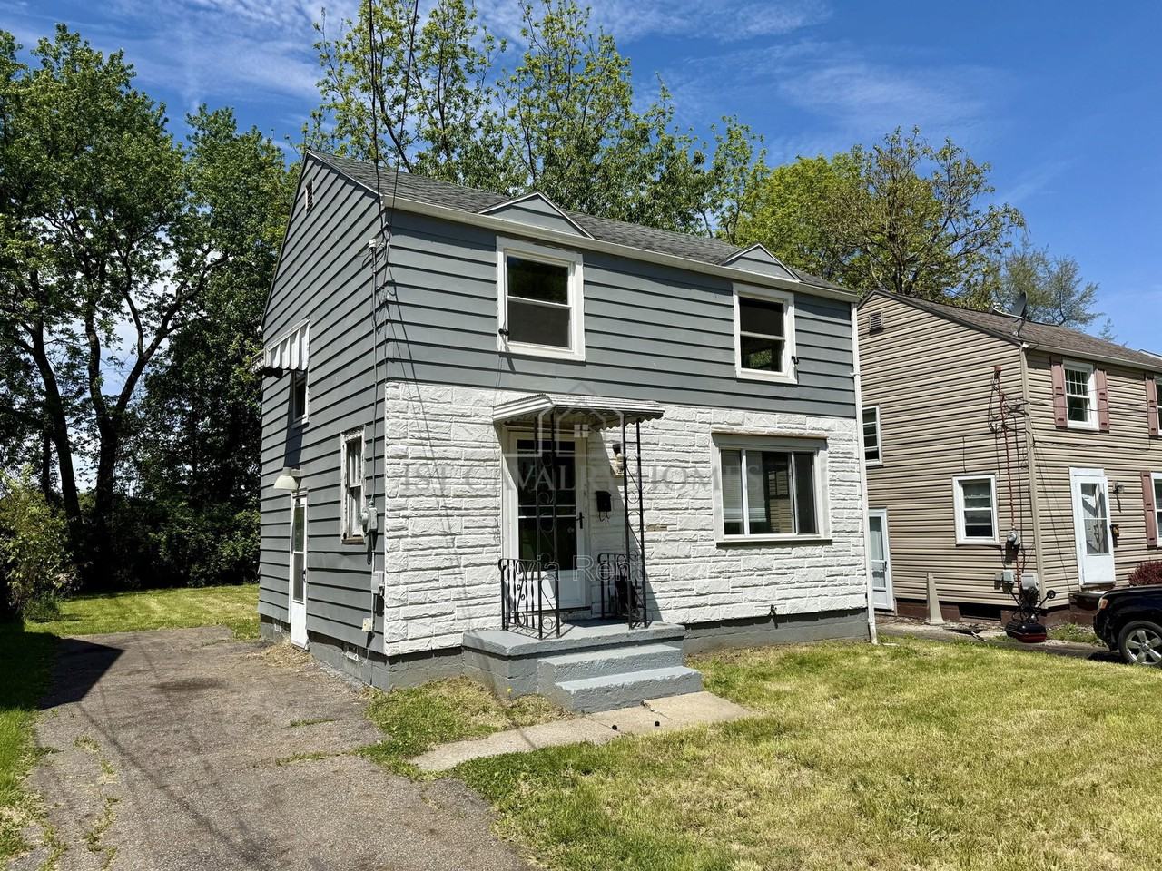 472 Keck St - Photo 2 of 11