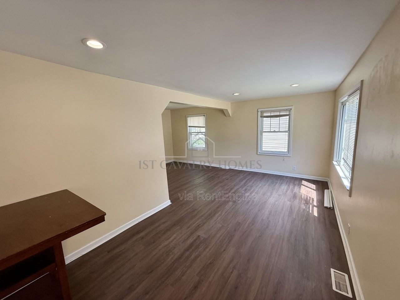 472 Keck St - Photo 3 of 11