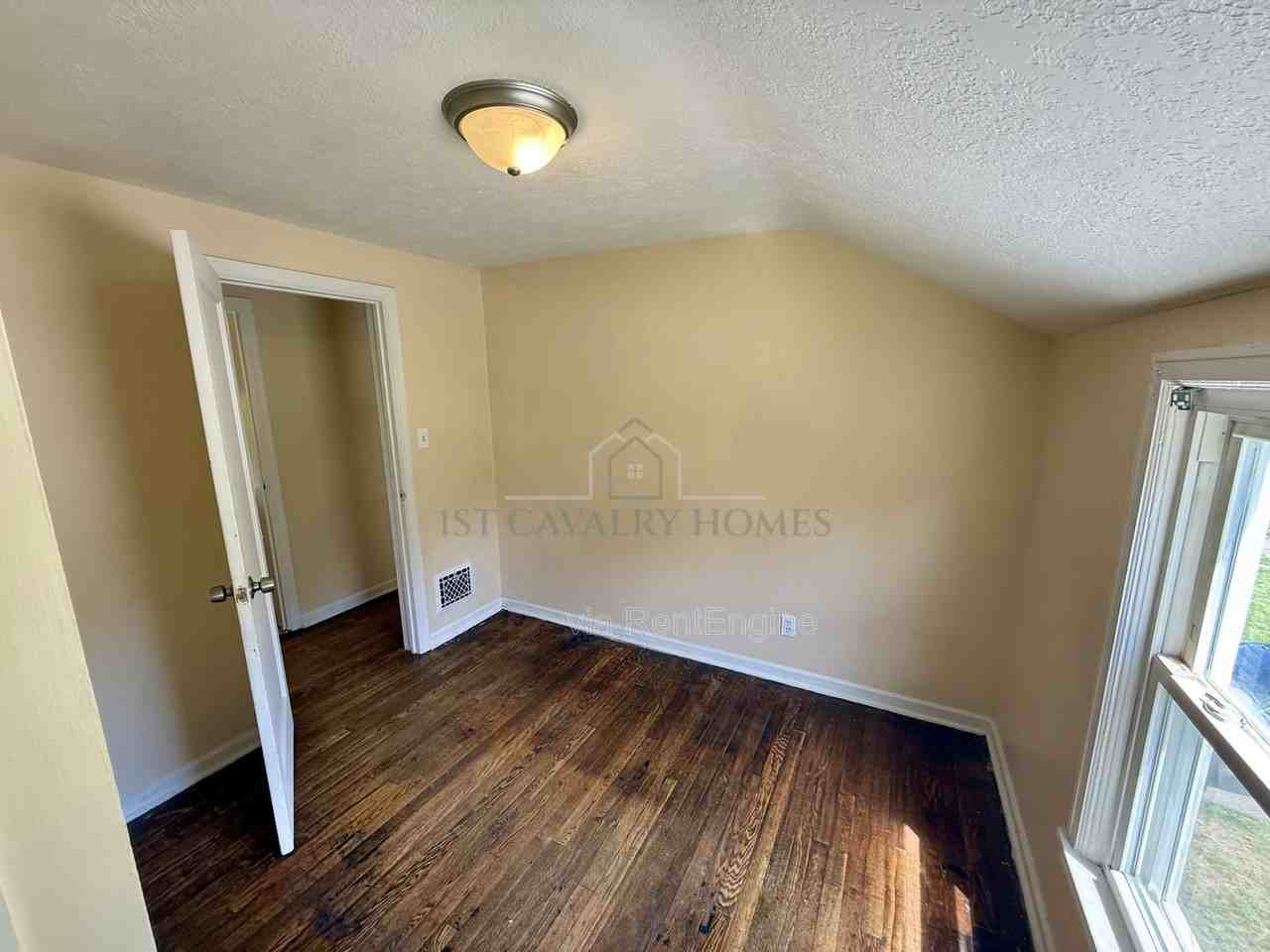 472 Keck St - Photo 7 of 11