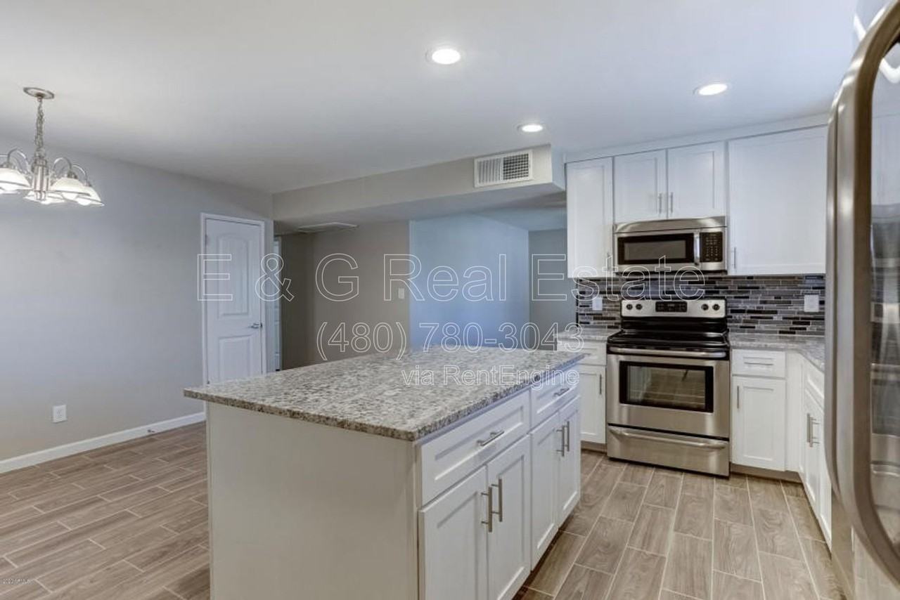 1527 W Huntington Dr - Photo 4 of 22