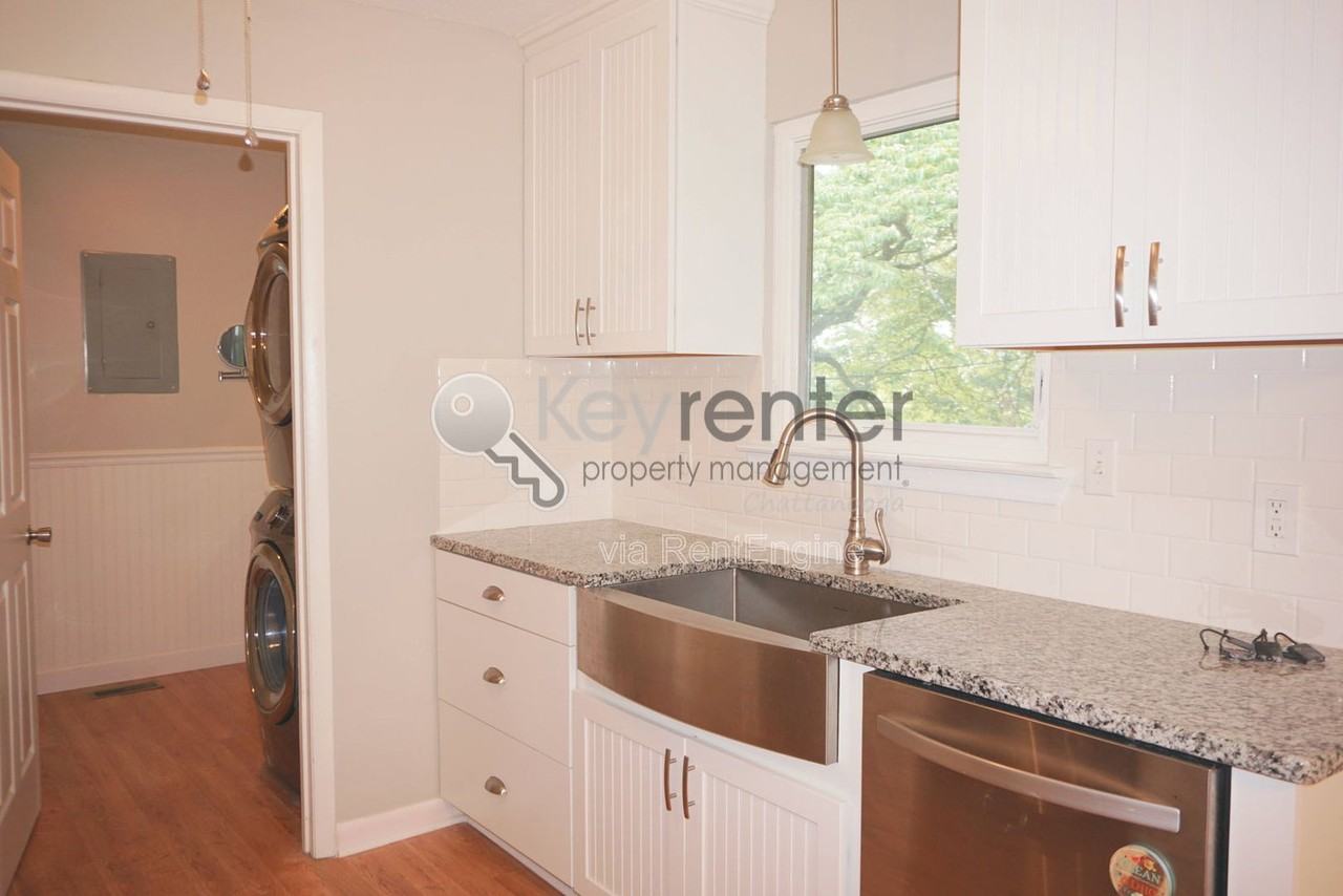 1024 Garnett Ave - Photo 4 of 18