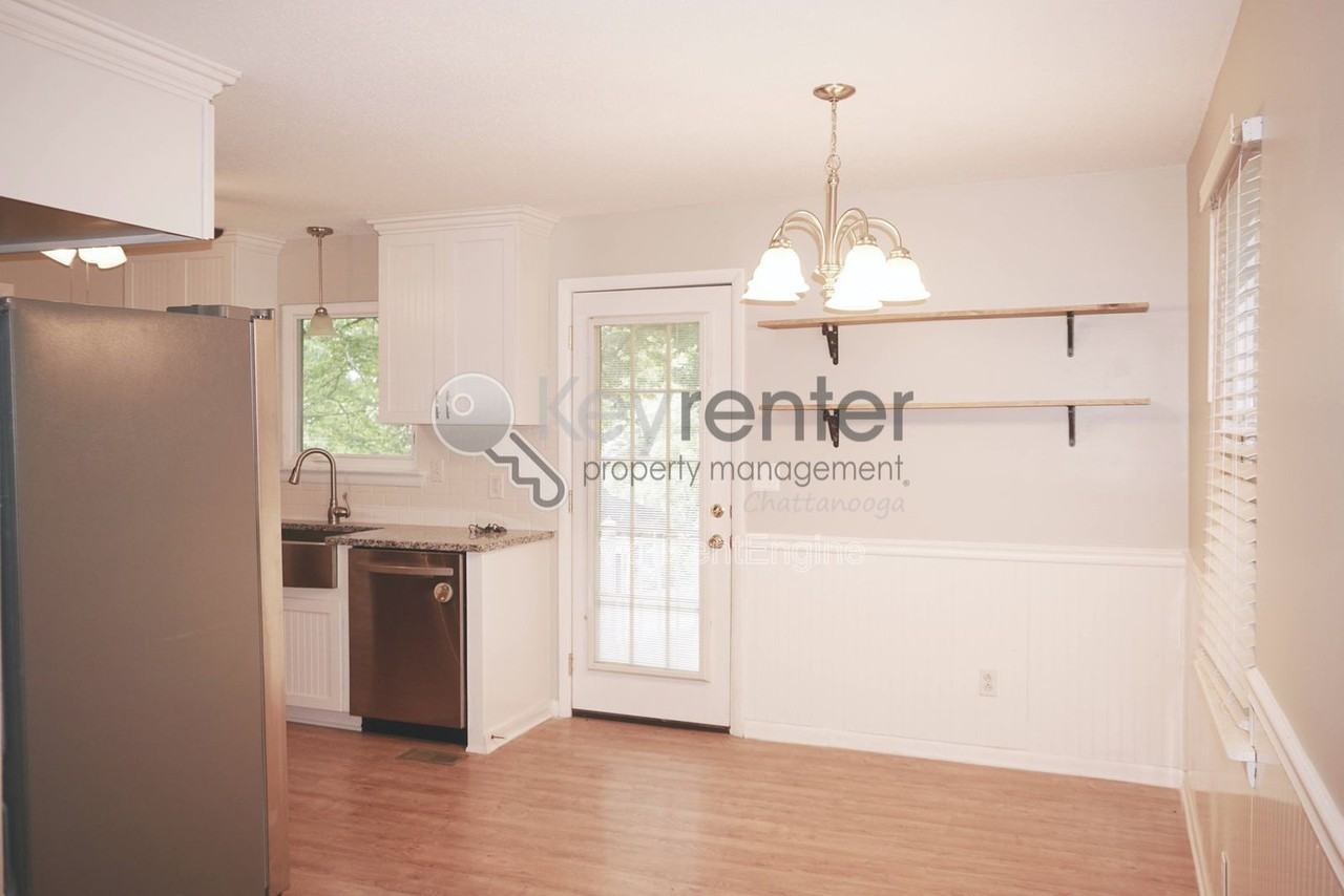 1024 Garnett Ave - Photo 5 of 18