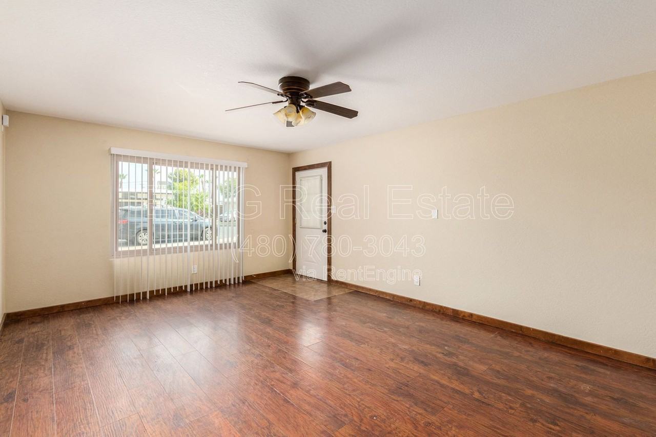 319 E Riviera Dr - Photo 5 of 33