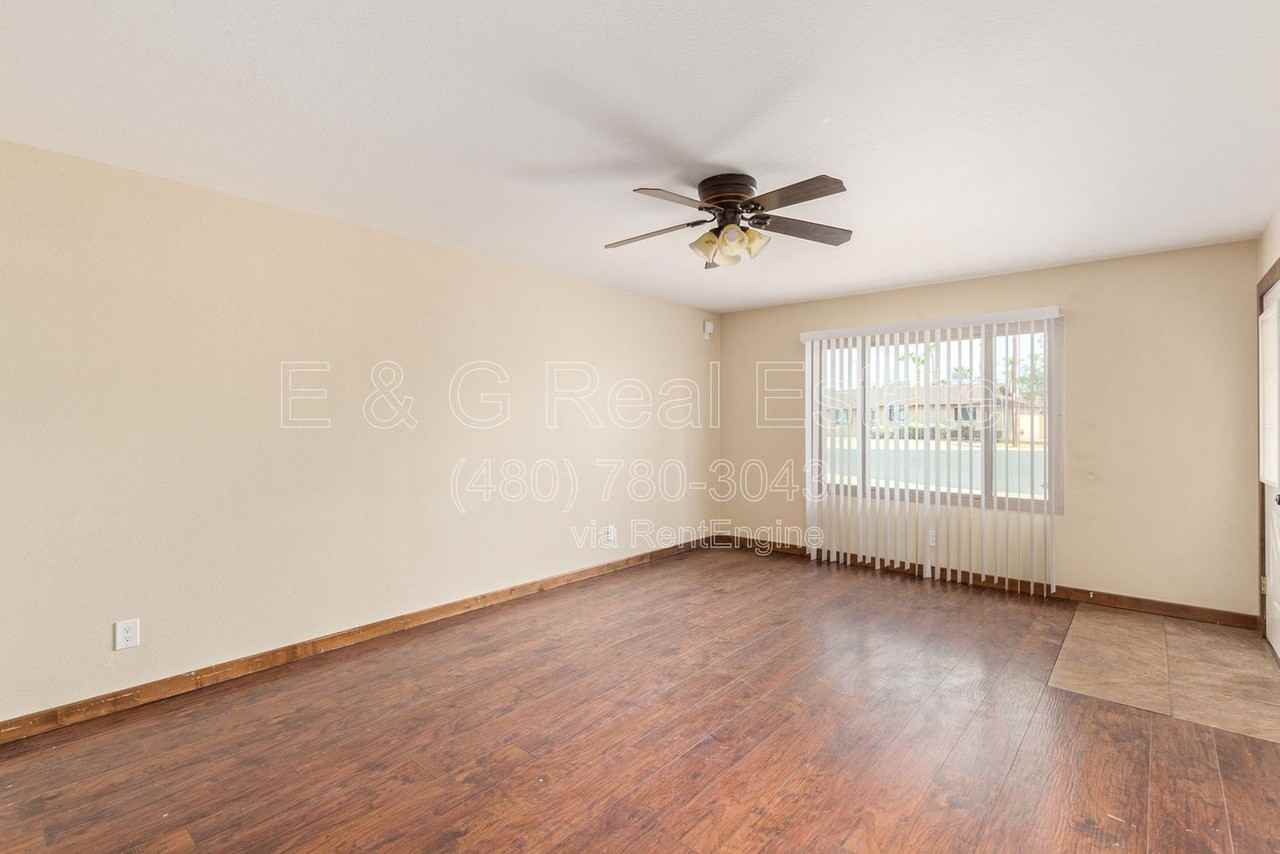 319 E Riviera Dr - Photo 7 of 33