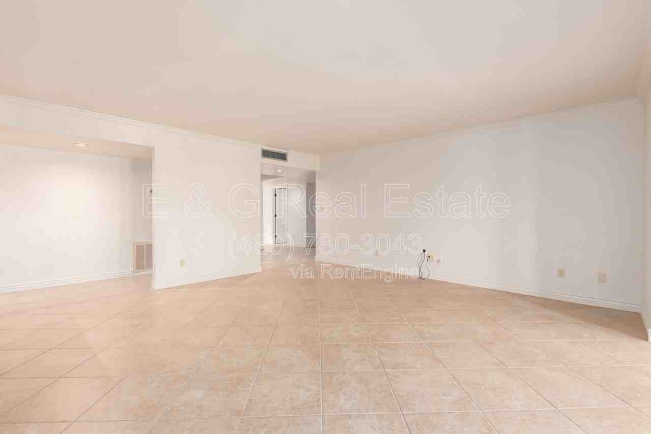 6282 E Pinchot Ave - Photo 6 of 35