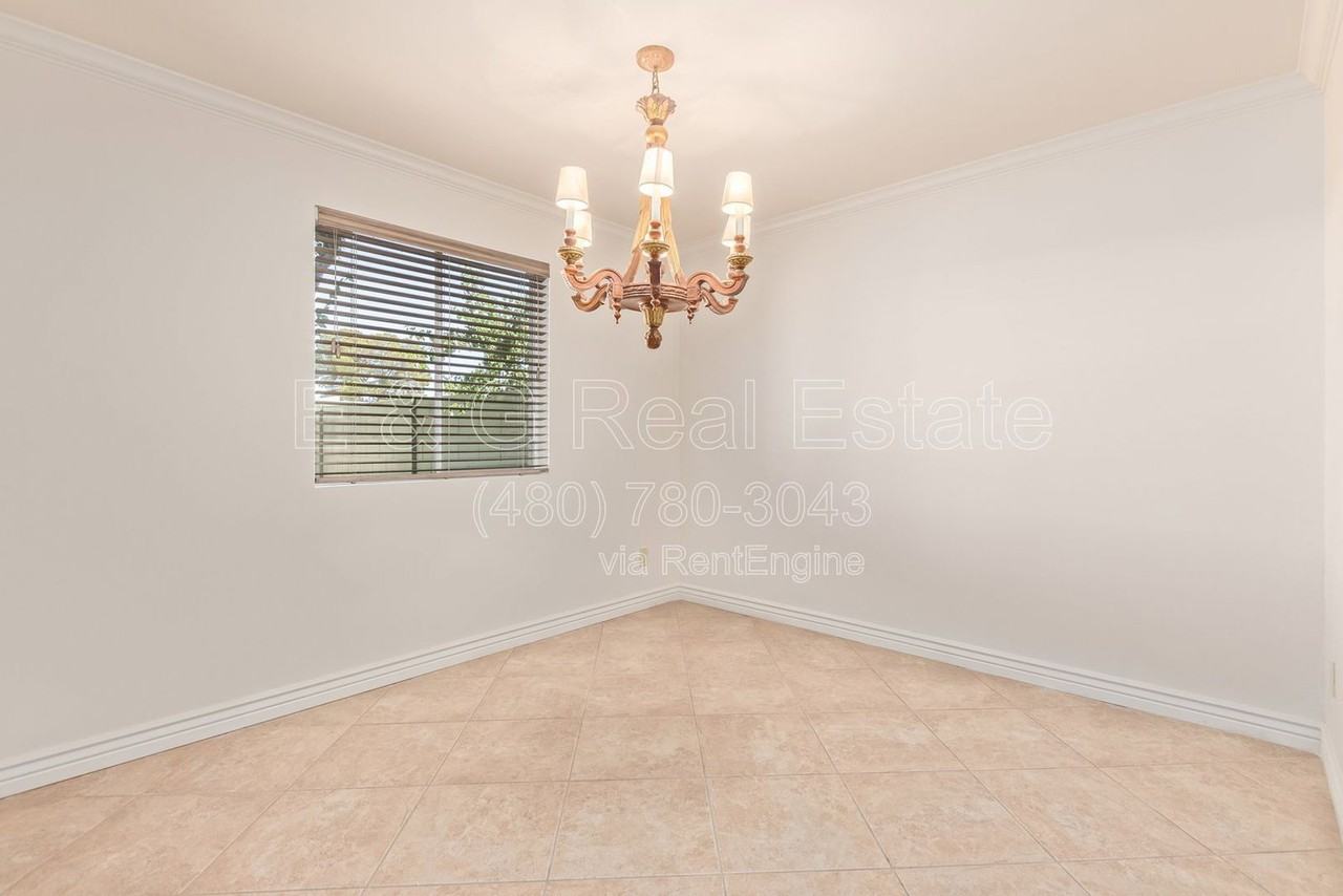 6282 E Pinchot Ave - Photo 7 of 35