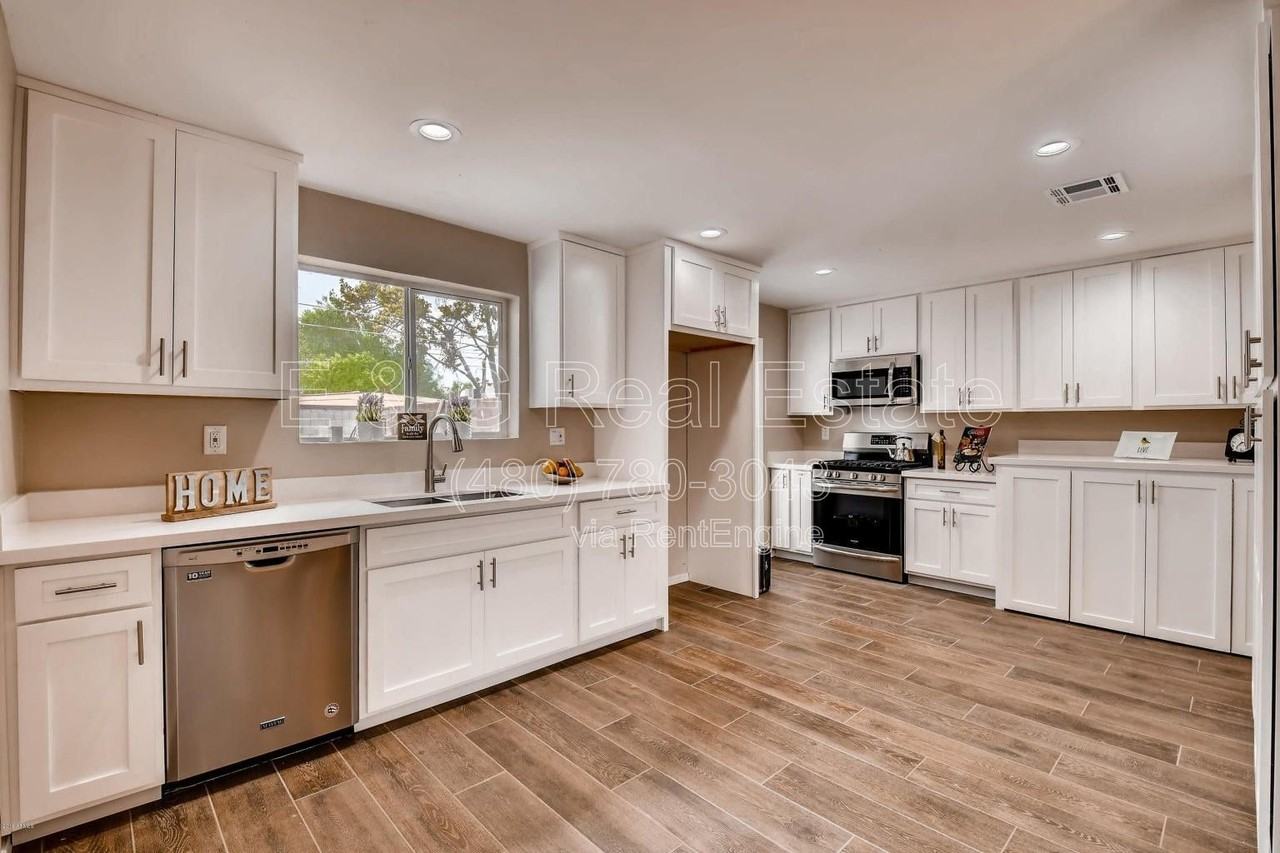 1806 E Don Carlos Ave - Photo 5 of 13
