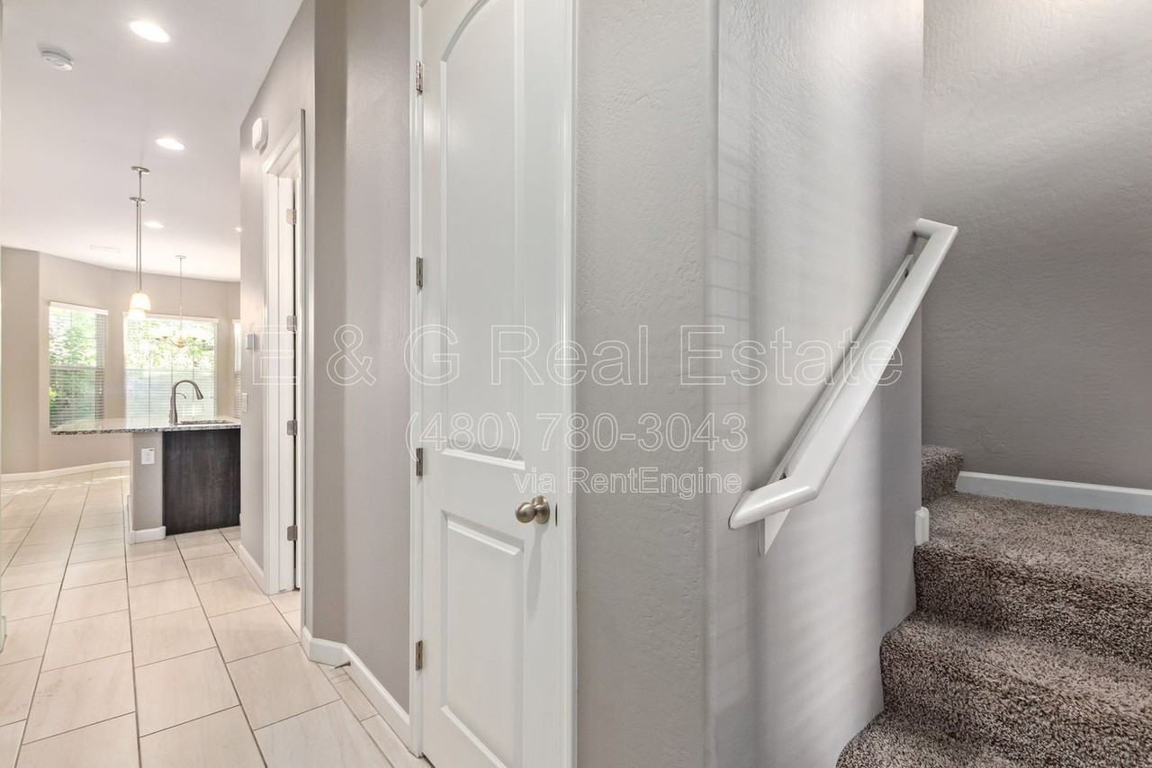 3059 N 33rd Pl - Photo 4 of 40