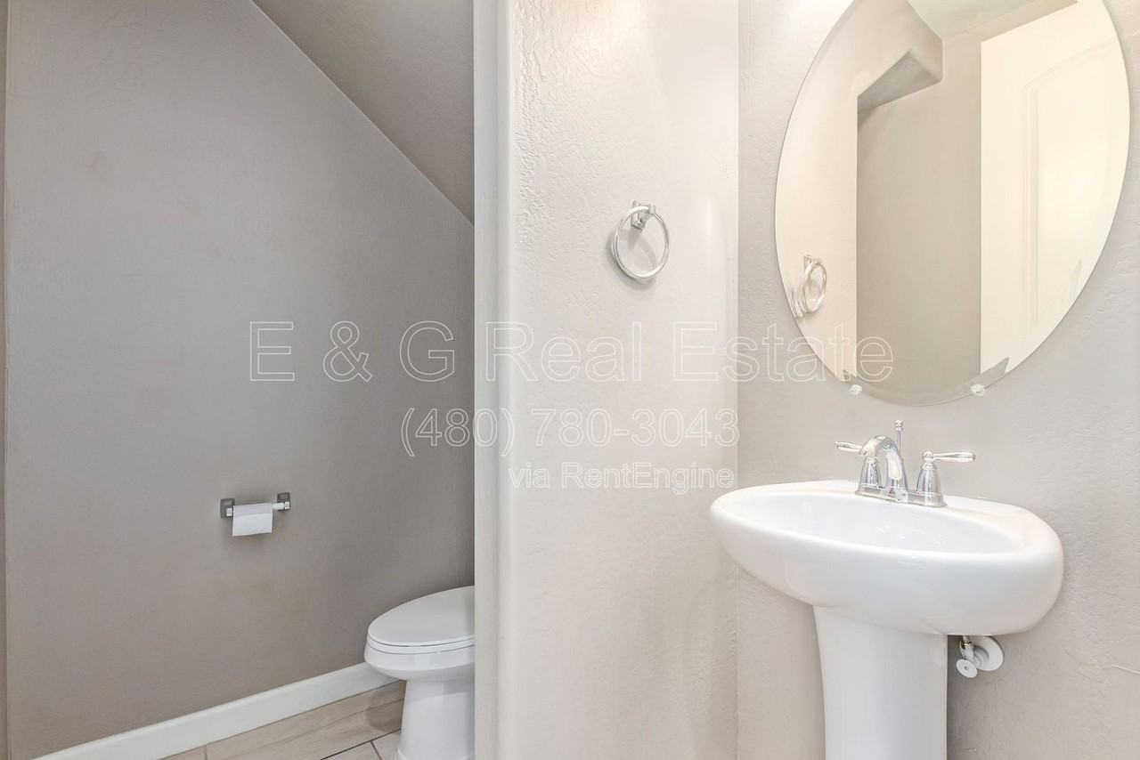 3059 N 33rd Pl - Photo 5 of 40