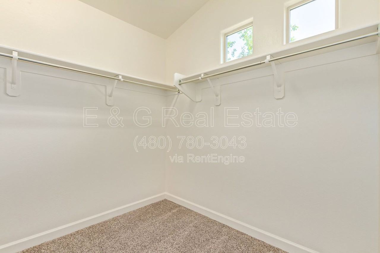3059 N 33rd Pl - Photo 6 of 40