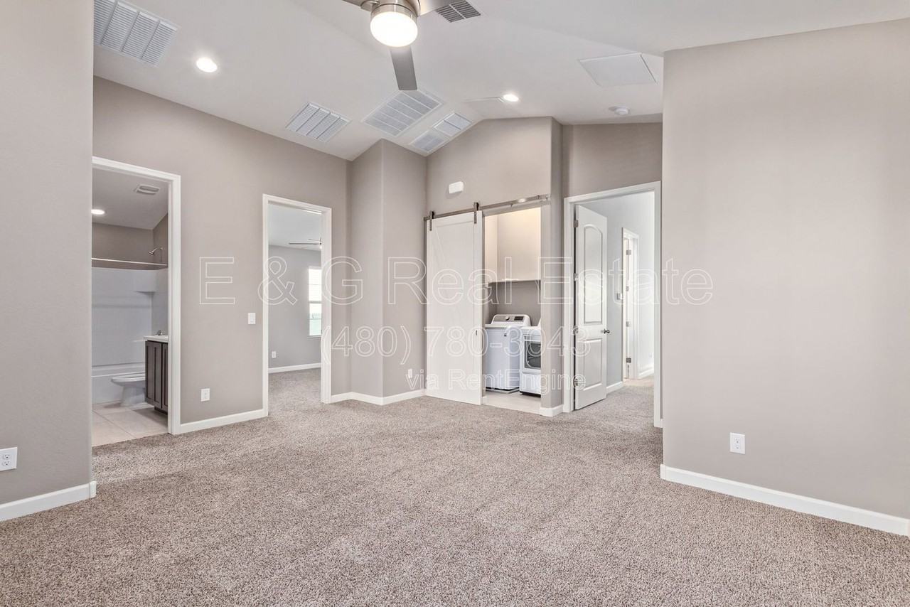 3059 N 33rd Pl - Photo 7 of 40