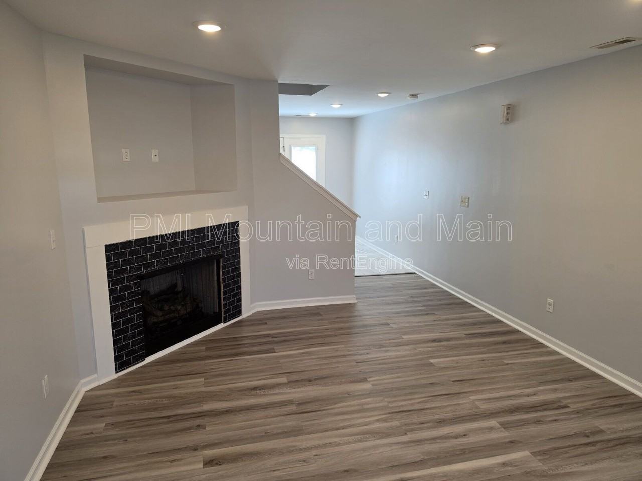 25 Barnett Shoals Dr - Photo 3 of 35