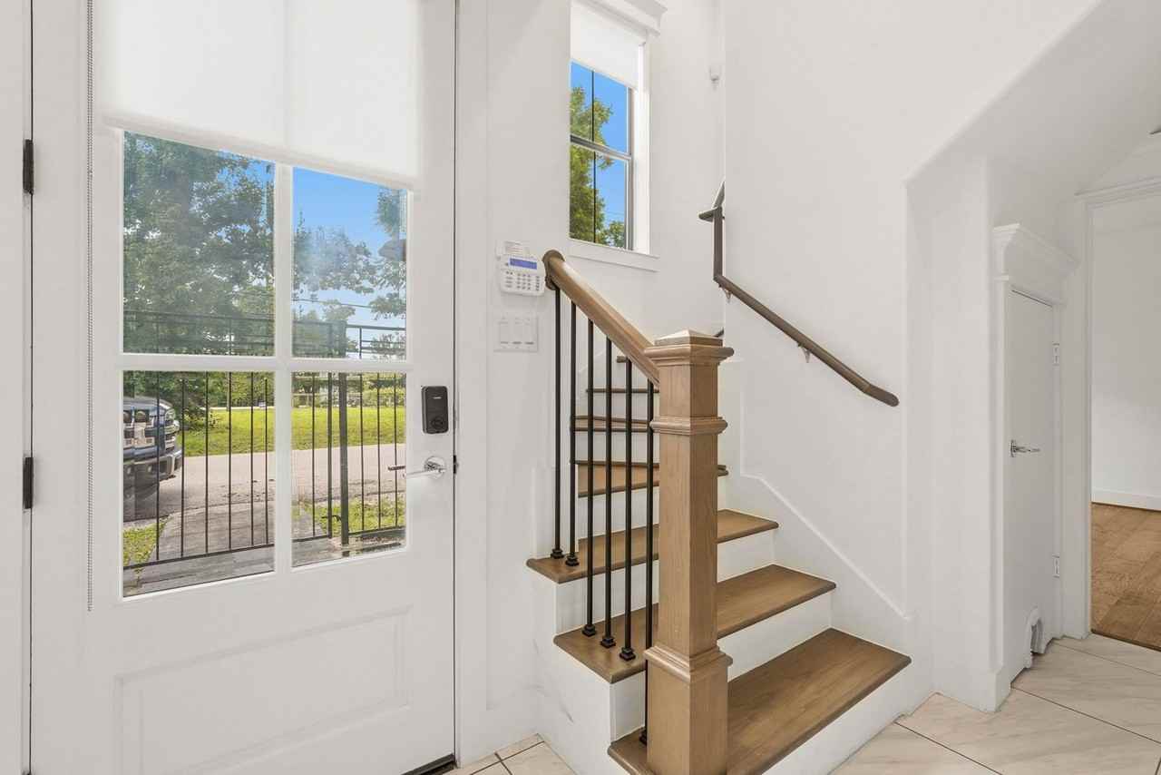 1723 W 14th St #B - Photo 3 of 26