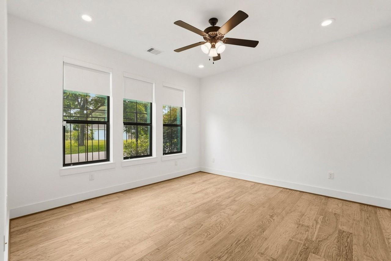 1723 W 14th St #B - Photo 4 of 26