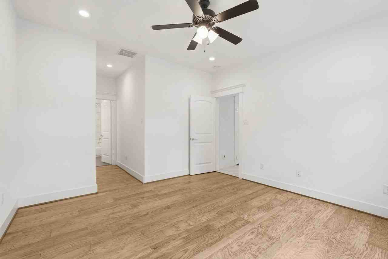 1723 W 14th St #B - Photo 5 of 26