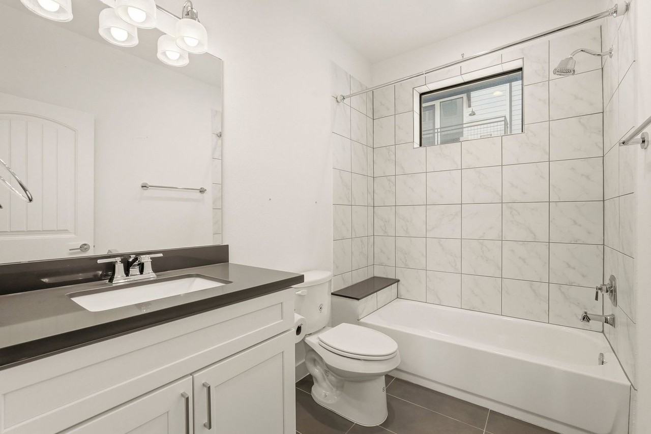 1723 W 14th St #B - Photo 6 of 26