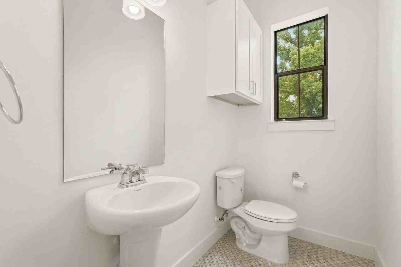 1723 W 14th St #B - Photo 7 of 26