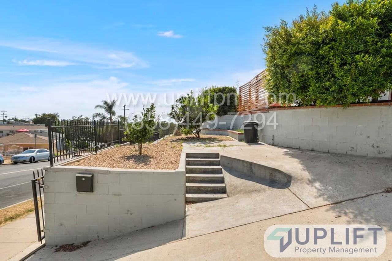 5520 Olvera Ave - Photo 4 of 24