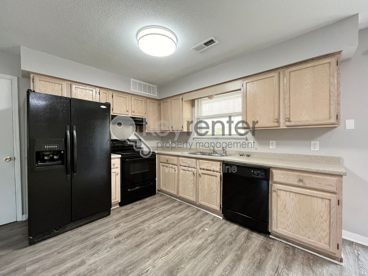 801 Ely Rd - Photo 4 of 13