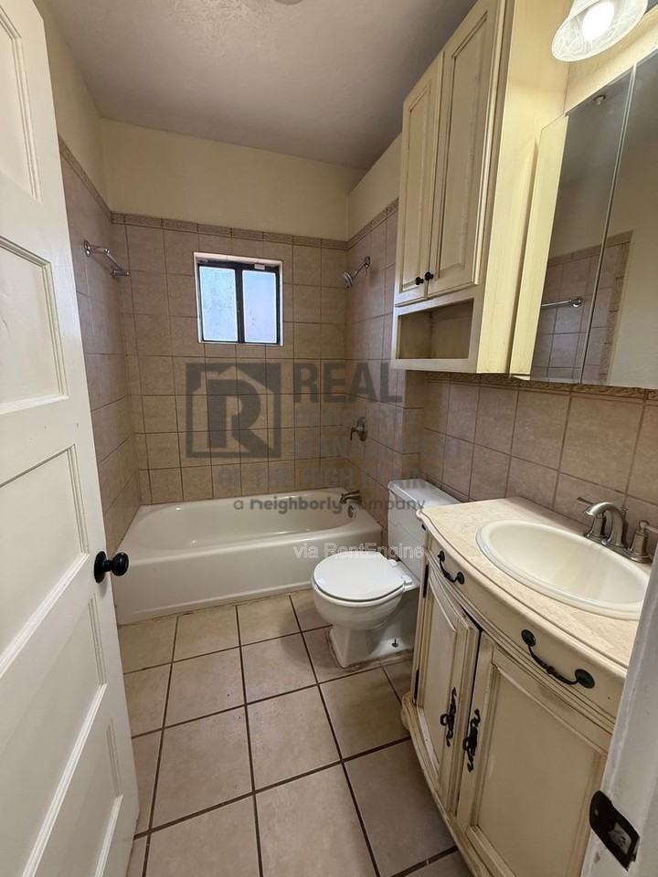 1314 Nw 10th Ave - Photo 5 of 10