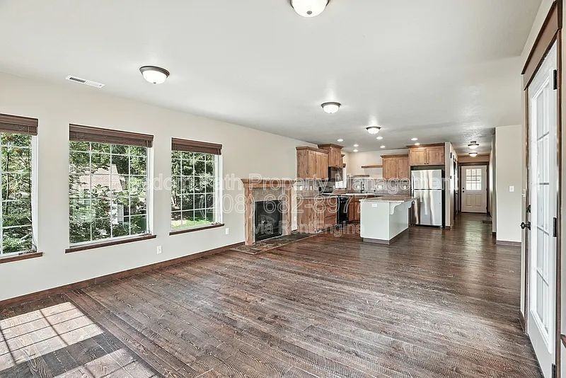 23732 N Lakeview Blvd - Photo 5 of 34