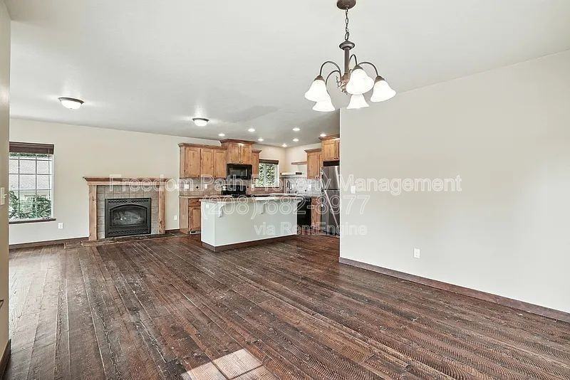 23732 N Lakeview Blvd - Photo 7 of 34