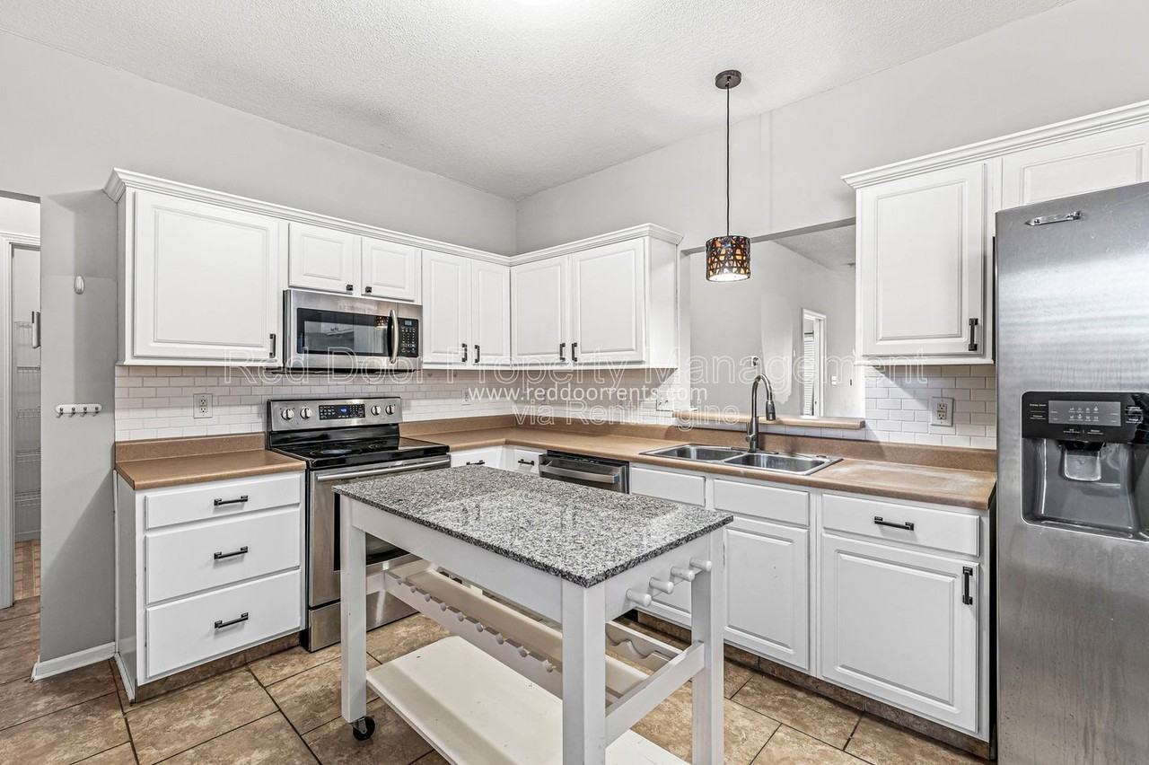 12273 Rambling Rd - Photo 4 of 28