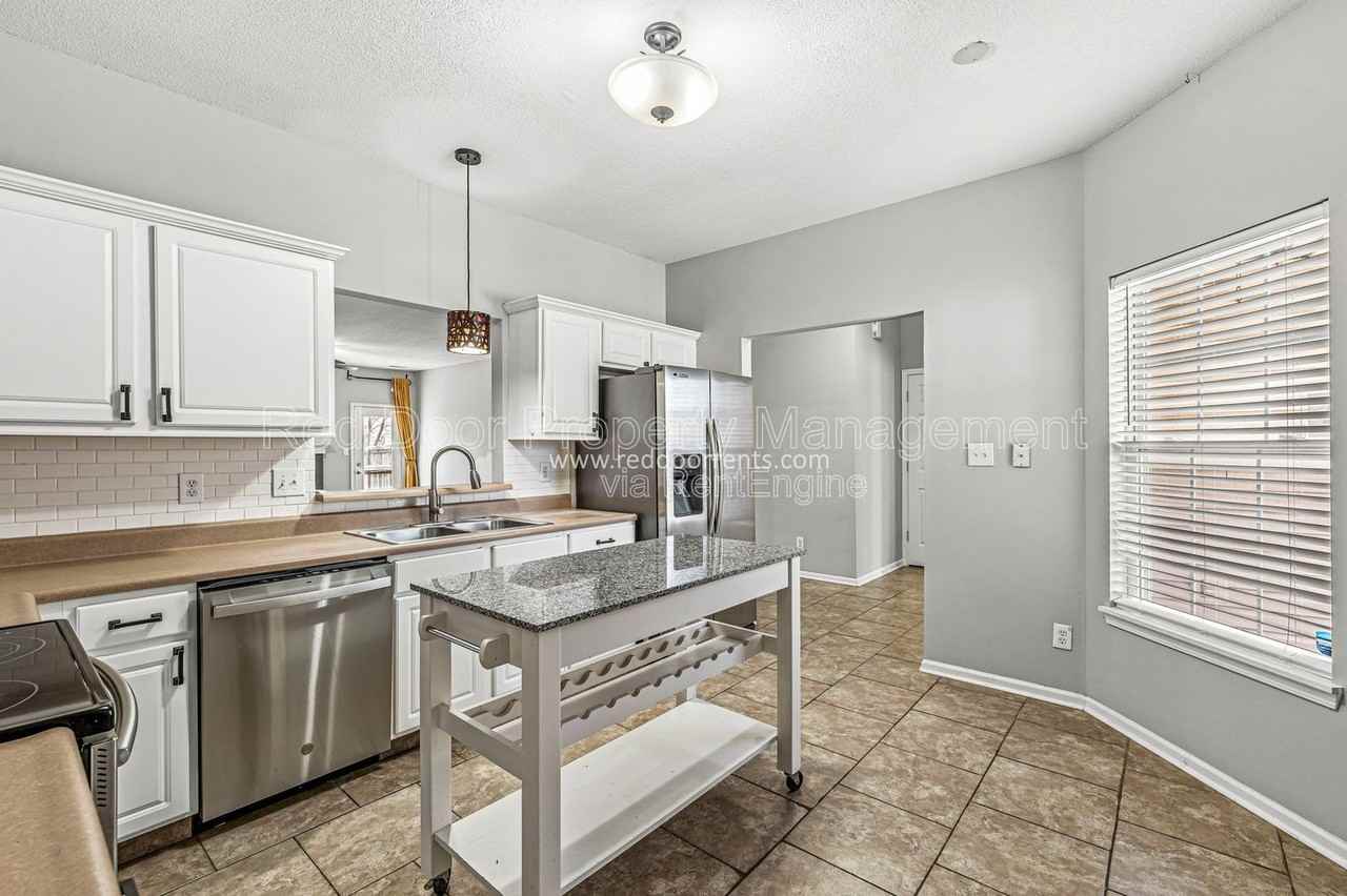 12273 Rambling Rd - Photo 5 of 28