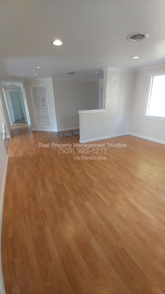 1310 Birch Ave - Photo 2 of 16