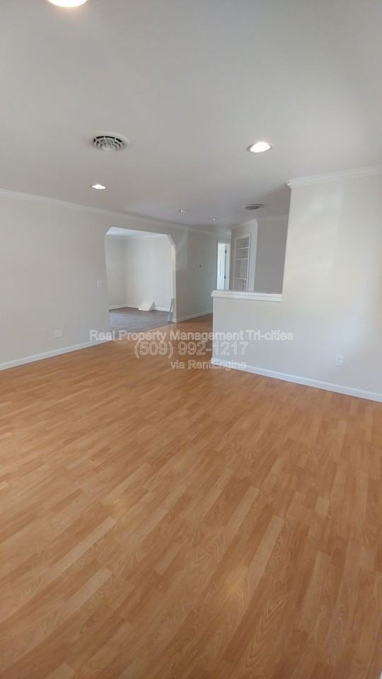1310 Birch Ave - Photo 3 of 16