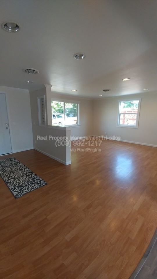 1310 Birch Ave - Photo 4 of 16