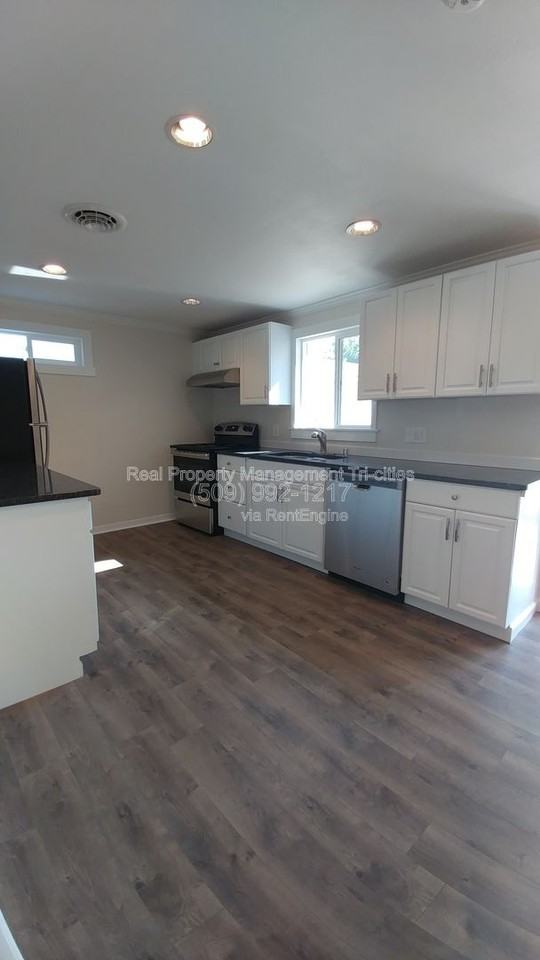 1310 Birch Ave - Photo 5 of 16