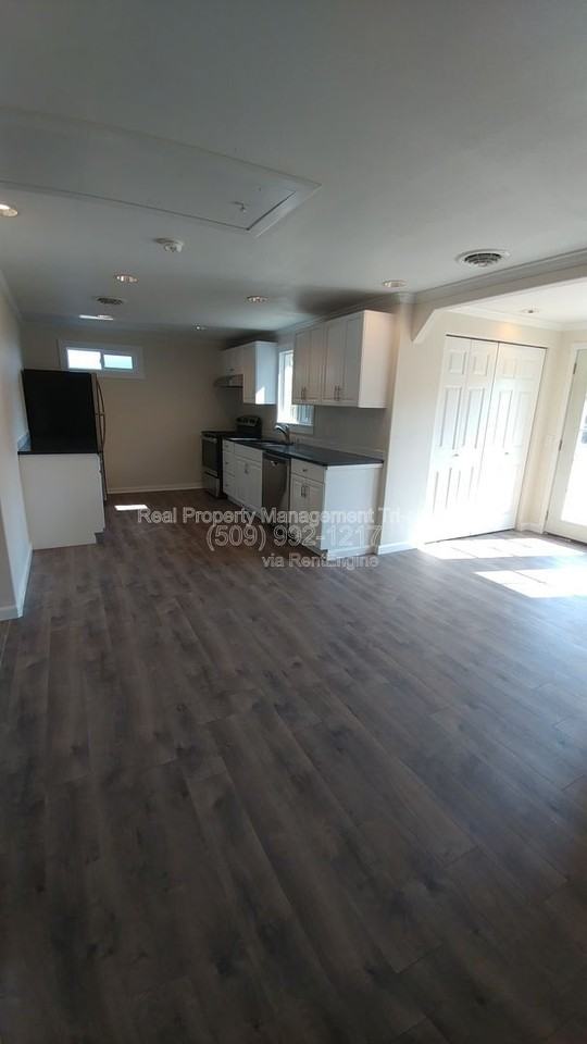 1310 Birch Ave - Photo 6 of 16