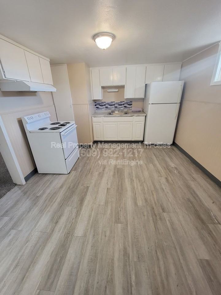 508 9th St #2 - Photo 2 of 8