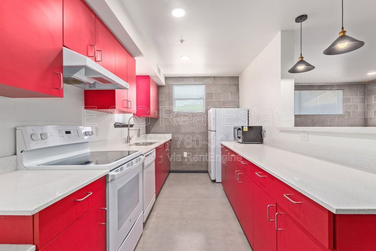 129 N 11th Ave #1B - Photo 5 of 20
